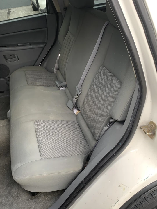 2005 Jeep Grand Cherokee - Image 24 of 31