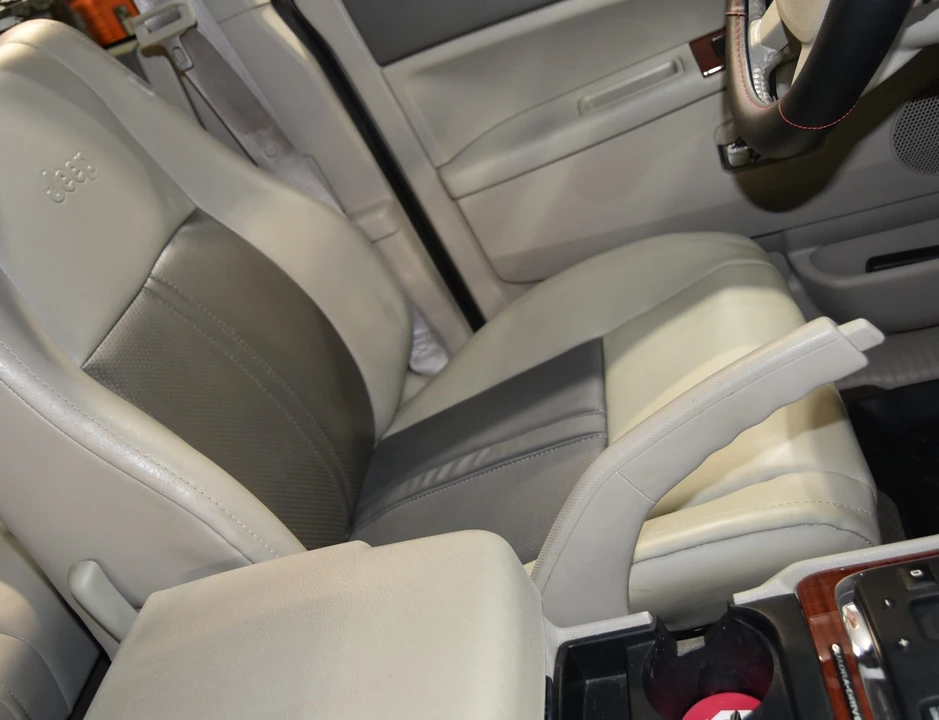 2005 Jeep Grand Cherokee - Image 13 of 24