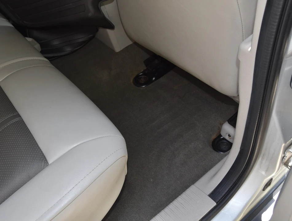 2005 Jeep Grand Cherokee - Image 19 of 24