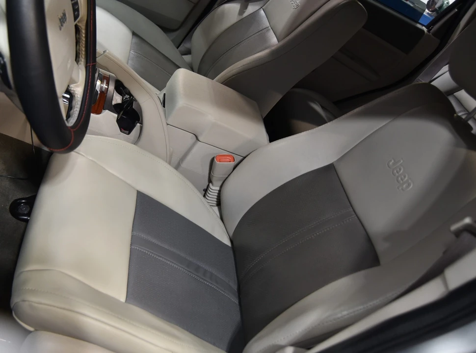 2005 Jeep Grand Cherokee - Image 12 of 24