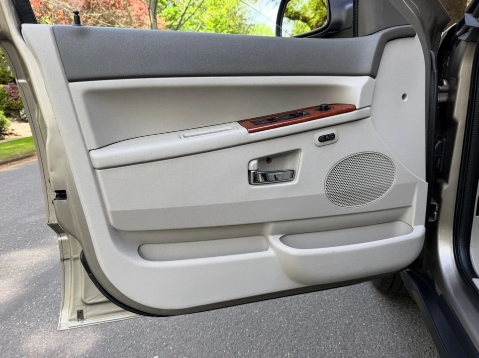 2005 Jeep Grand Cherokee - Image 14 of 31