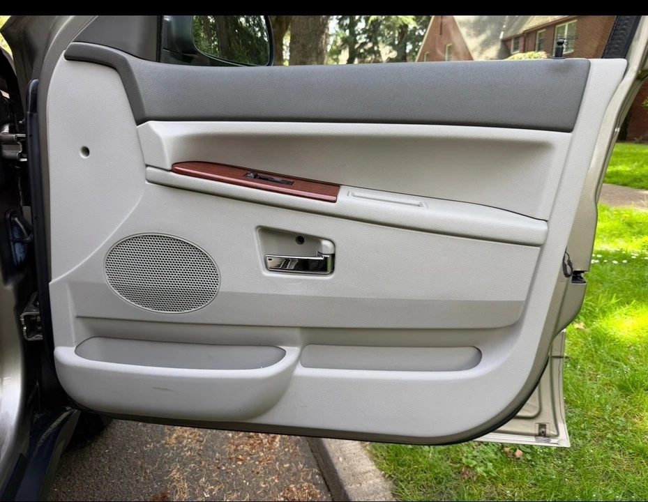 2005 Jeep Grand Cherokee - Image 29 of 31