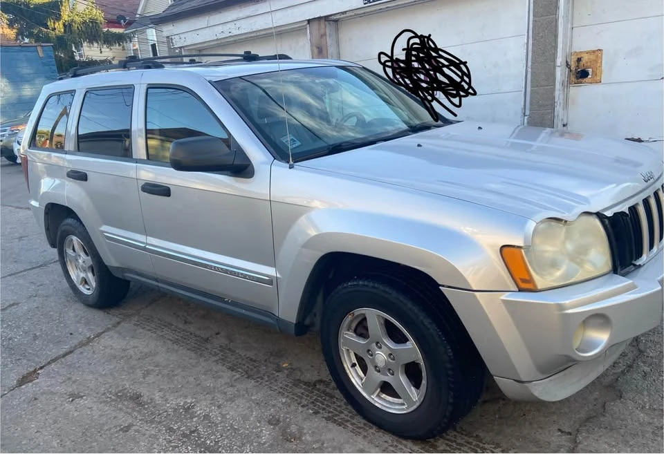 2005 Jeep WK Grand Cherokee - Image 2 of 9