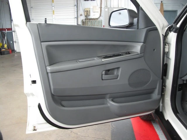 2005 Jeep Grand Cherokee - Image 9 of 31