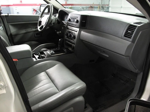 2005 Jeep Grand Cherokee - Image 11 of 31