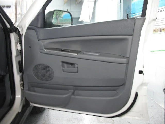 2005 Jeep Grand Cherokee - Image 13 of 31