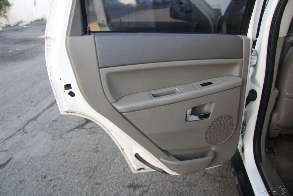 2005 Jeep Grand Cherokee - Image 16 of 21