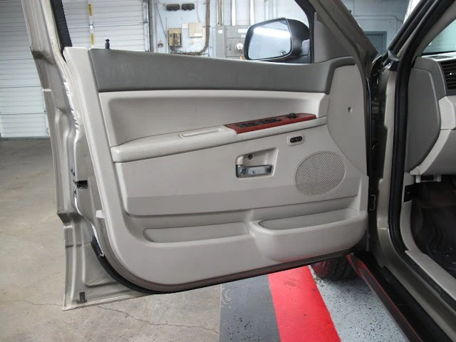 2005 Jeep Grand Cherokee - Image 10 of 31