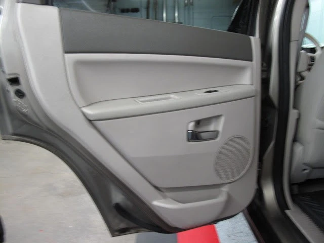 2005 Jeep Grand Cherokee - Image 18 of 31