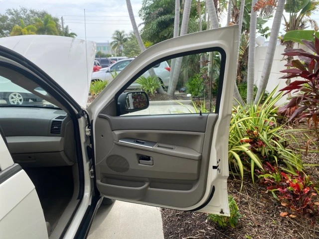 2005 Jeep Grand Cherokee - Image 12 of 21