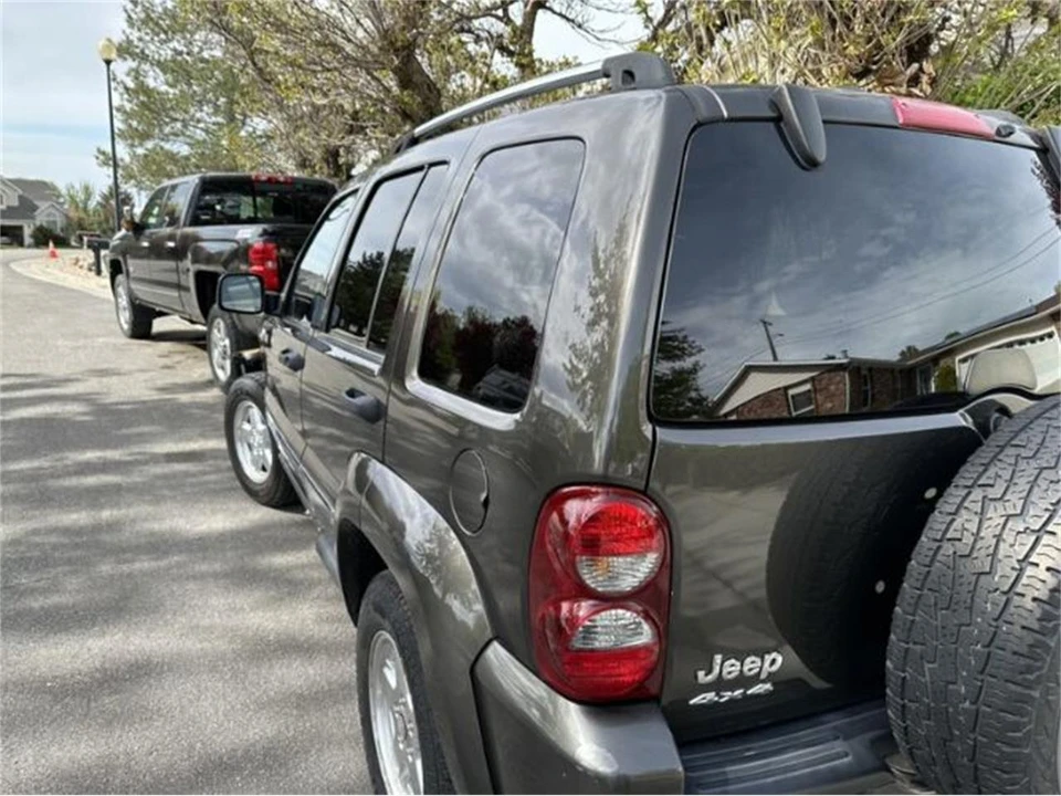 2005 Jeep KJ Liberty - Image 6 of 8