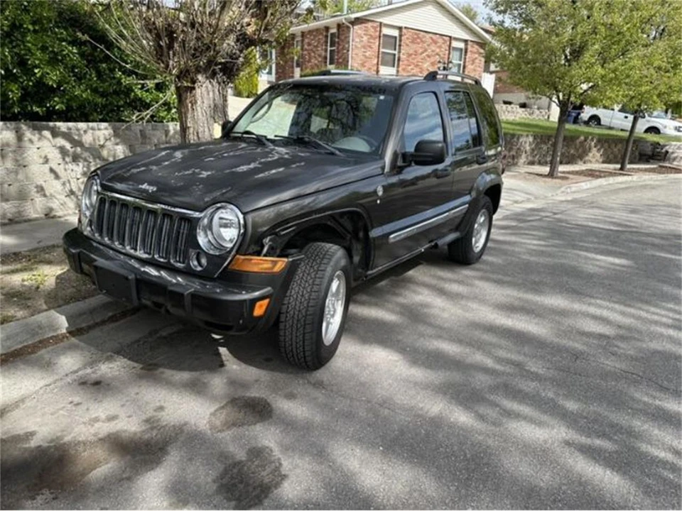 2005 Jeep KJ Liberty - Image 2 of 8