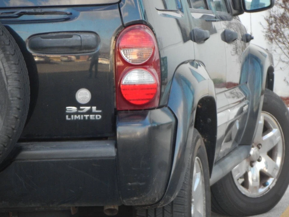 2005 Jeep KJ Liberty - Image 17 of 21