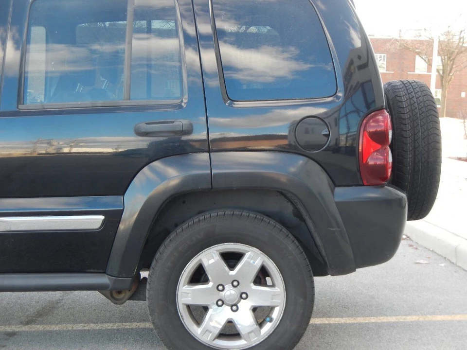 2005 Jeep KJ Liberty - Image 11 of 21