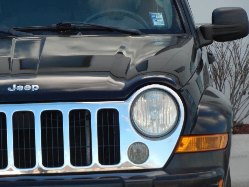 2005 Jeep KJ Liberty - Image 8 of 21