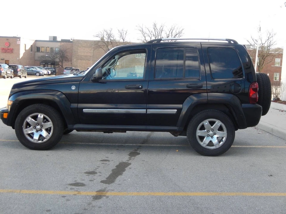 2005 Jeep KJ Liberty - Image 10 of 21