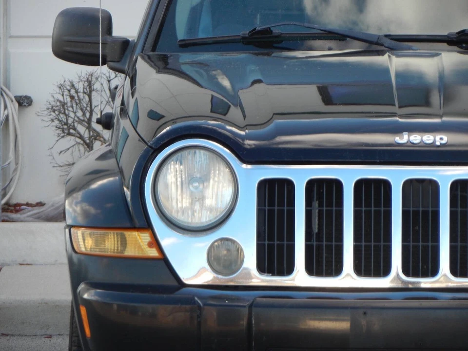 2005 Jeep KJ Liberty - Image 9 of 21