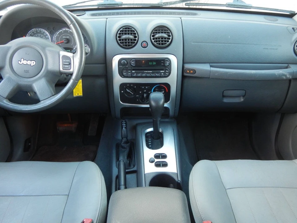 2005 Jeep KJ Liberty - Image 2 of 21