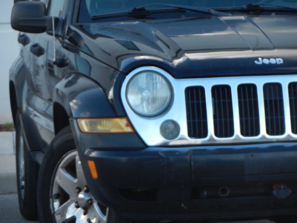 2005 Jeep KJ Liberty - Image 6 of 21
