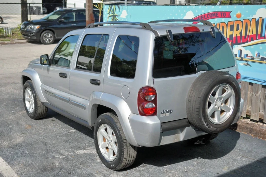 2005 Jeep KJ Liberty - Image 6 of 12