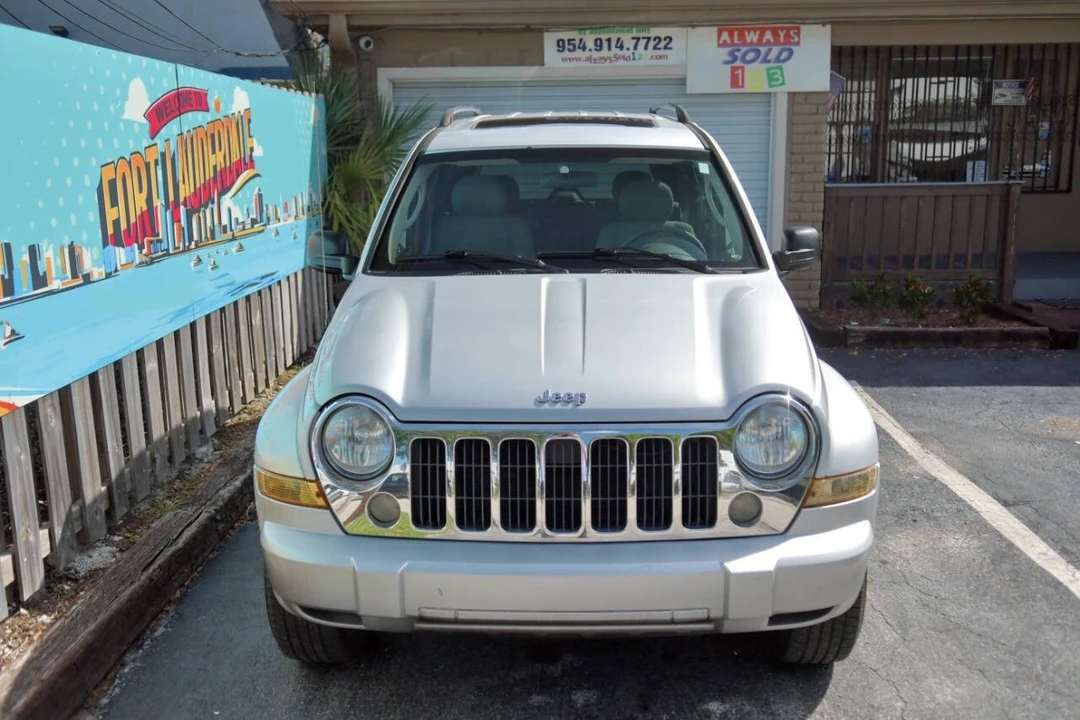 2005 Jeep KJ Liberty - Image 2 of 12