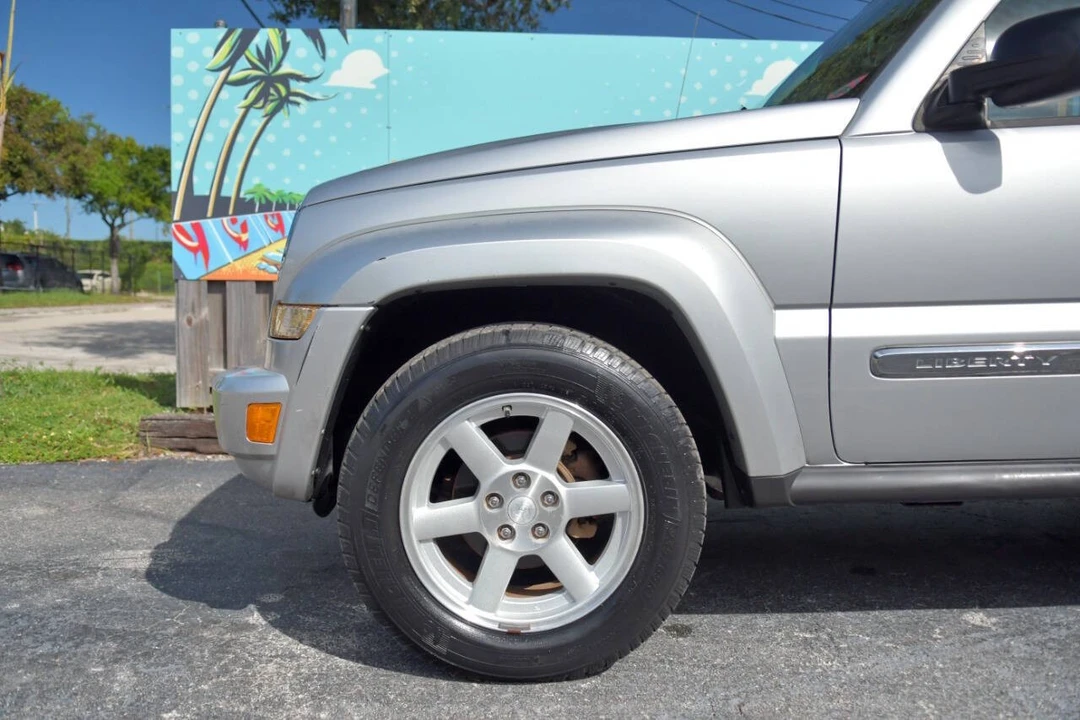 2005 Jeep KJ Liberty - Image 11 of 12