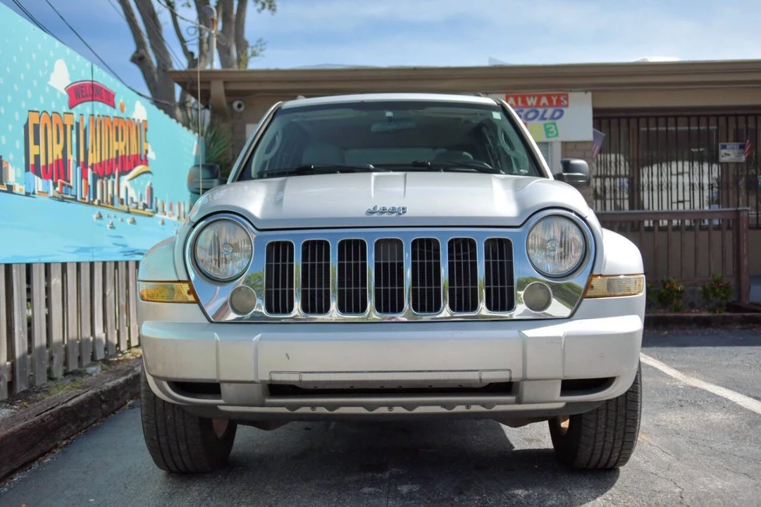 2005 Jeep KJ Liberty - Image 3 of 12