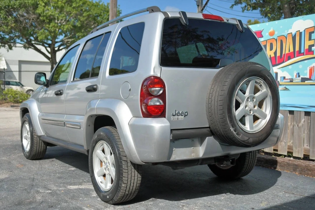 2005 Jeep KJ Liberty - Image 7 of 12
