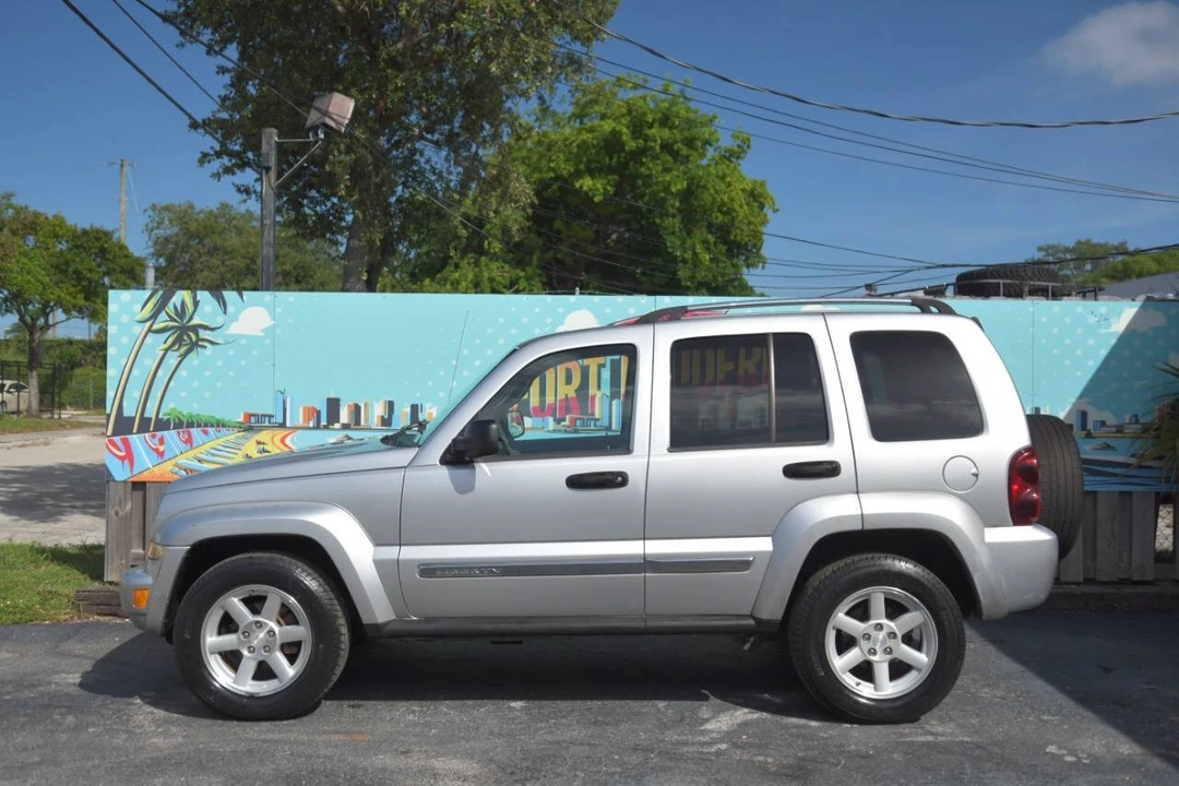 2005 Jeep KJ Liberty - Image 5 of 12