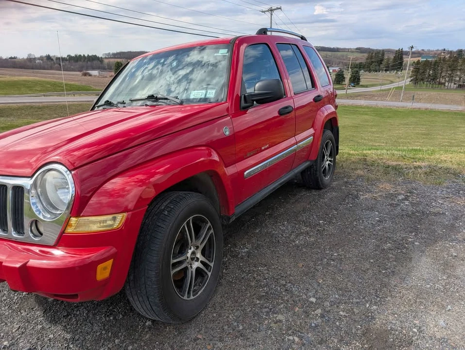 2005 Jeep KJ Liberty - Image 2 of 11