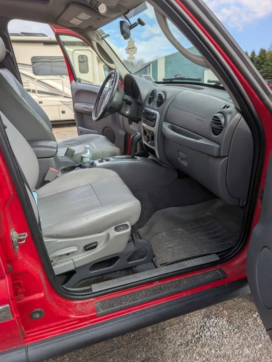 2005 Jeep KJ Liberty - Image 8 of 11