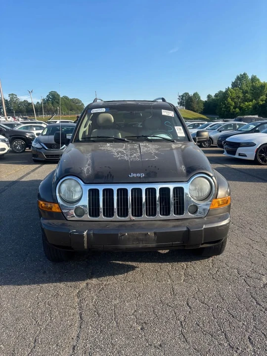 2005 Jeep KJ Liberty - Image 2 of 8