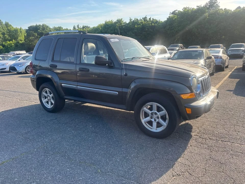 2005 Jeep KJ Liberty - Image 3 of 8
