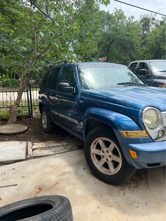 2005 Jeep KJ Liberty - Image 2 of 4