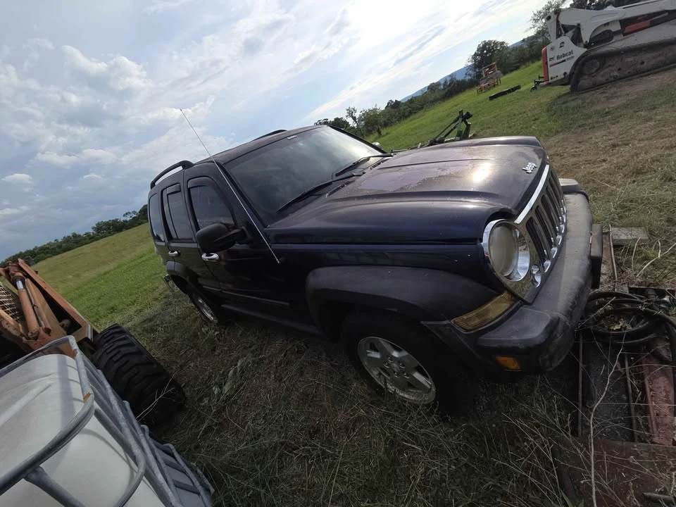 2005 Jeep KJ Liberty - Image 2 of 8