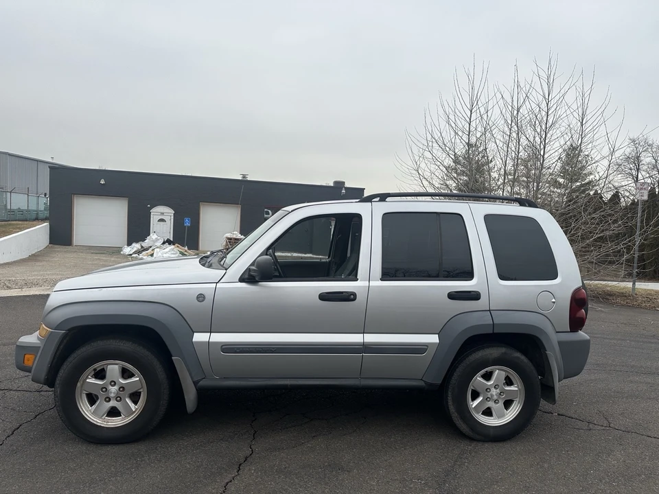 2005 Jeep KJ Liberty - Image 4 of 21