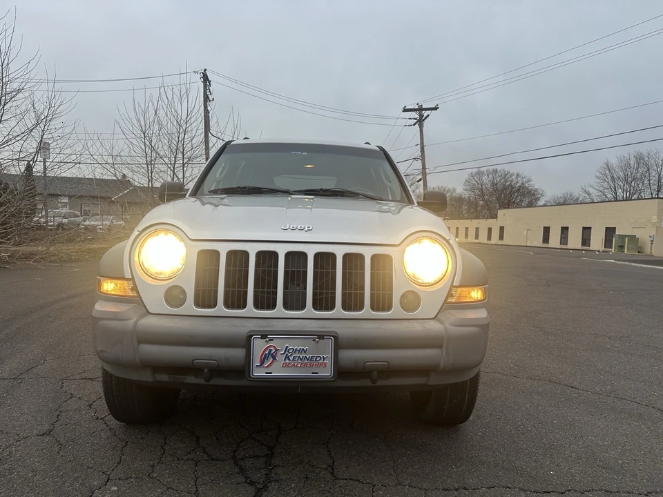 2005 Jeep KJ Liberty - Image 6 of 21