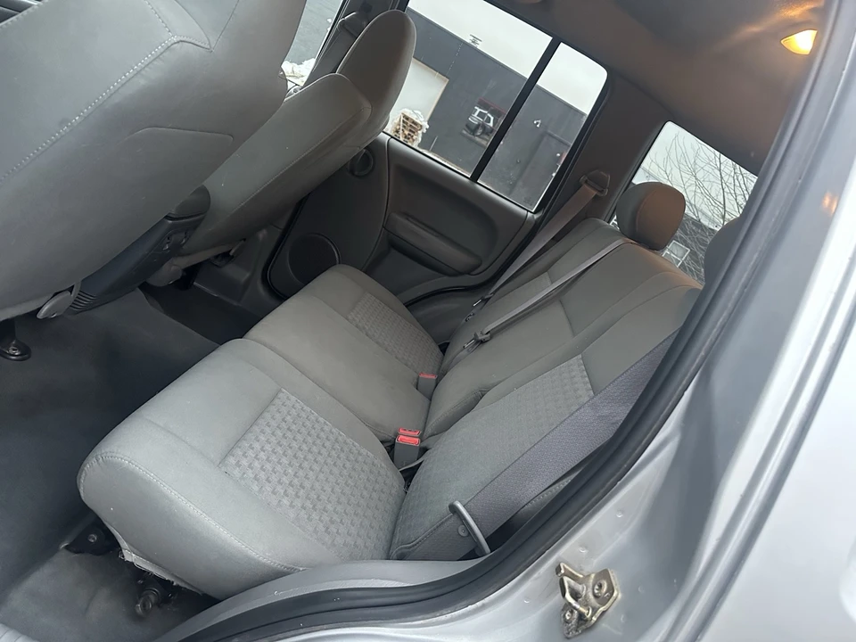 2005 Jeep KJ Liberty - Image 9 of 21