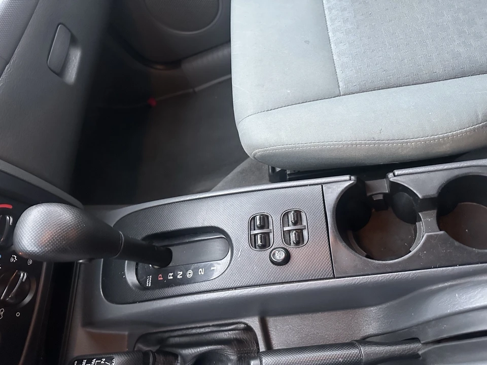 2005 Jeep KJ Liberty - Image 15 of 21