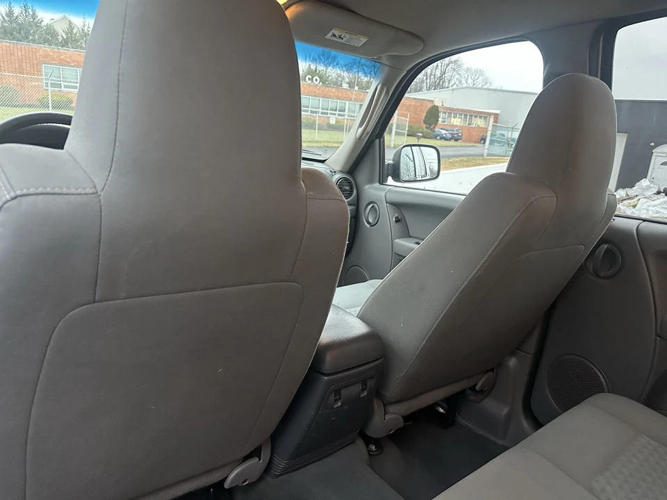 2005 Jeep KJ Liberty - Image 11 of 21