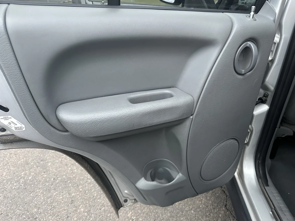 2005 Jeep KJ Liberty - Image 10 of 21