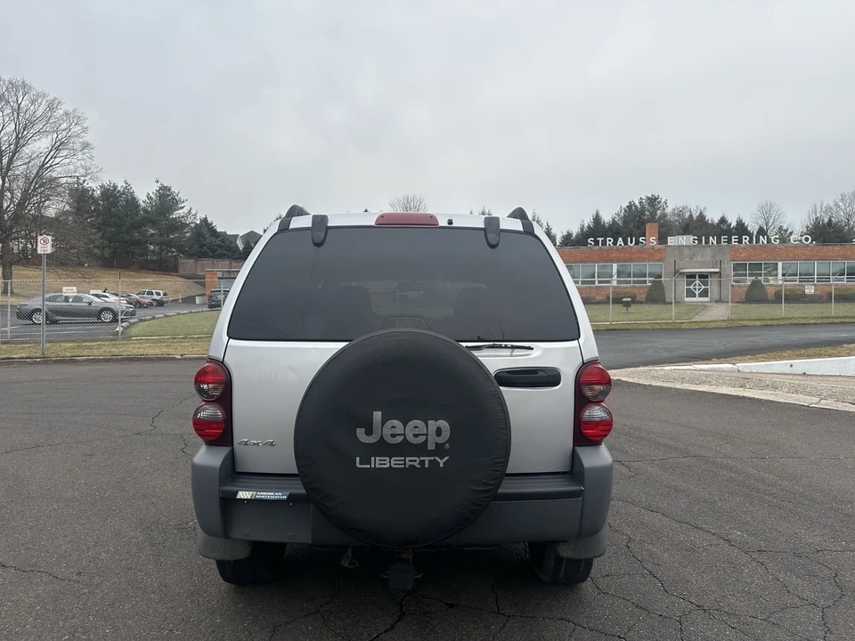 2005 Jeep KJ Liberty - Image 3 of 21