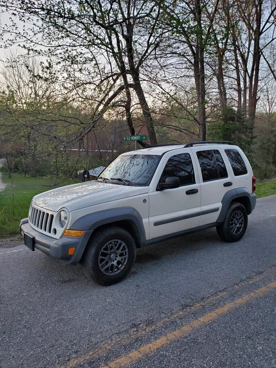 2005 Jeep KJ Liberty - Image 2 of 2