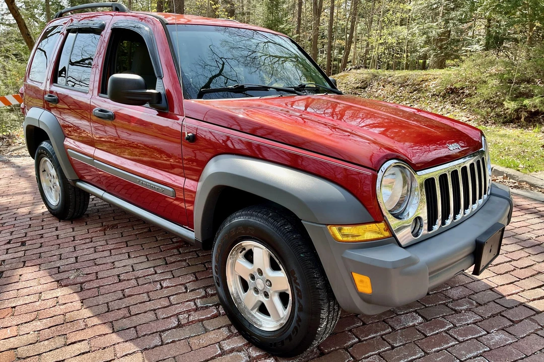 2005 Jeep KJ Liberty - Image 2 of 31