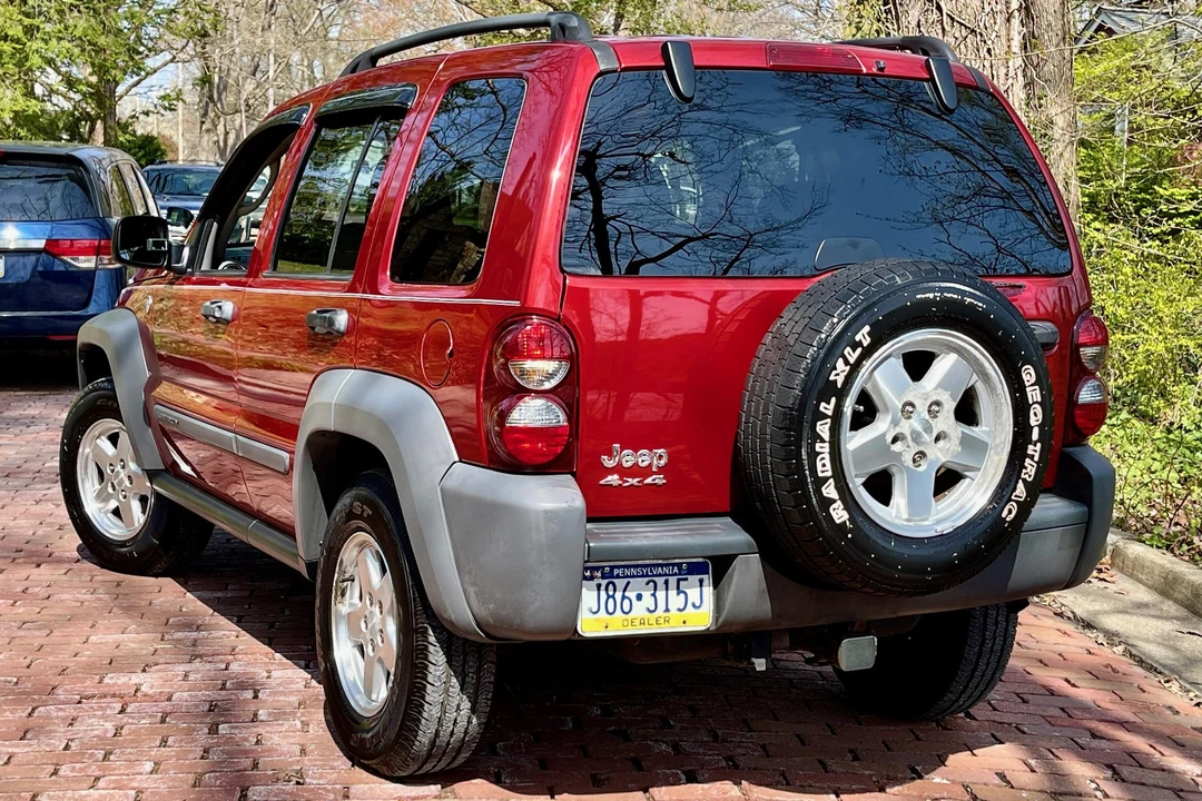 2005 Jeep KJ Liberty - Image 3 of 31