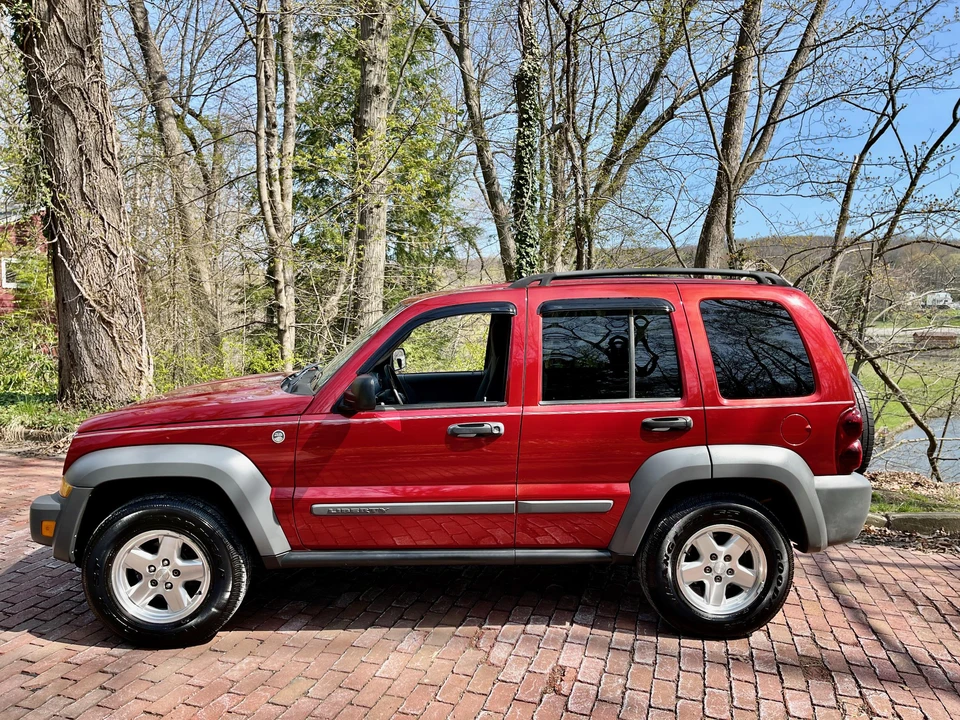 2005 Jeep KJ Liberty - Image 11 of 31