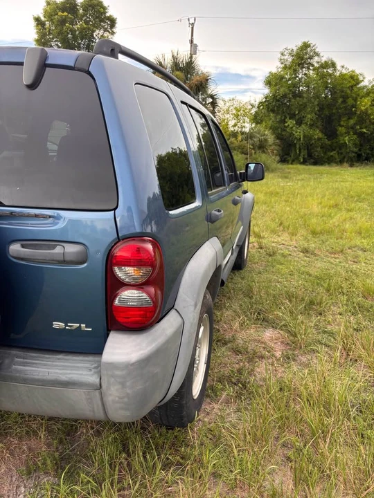 2005 Jeep KJ Liberty - Image 12 of 13