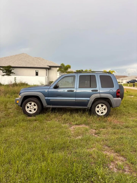 2005 Jeep KJ Liberty - Image 3 of 13