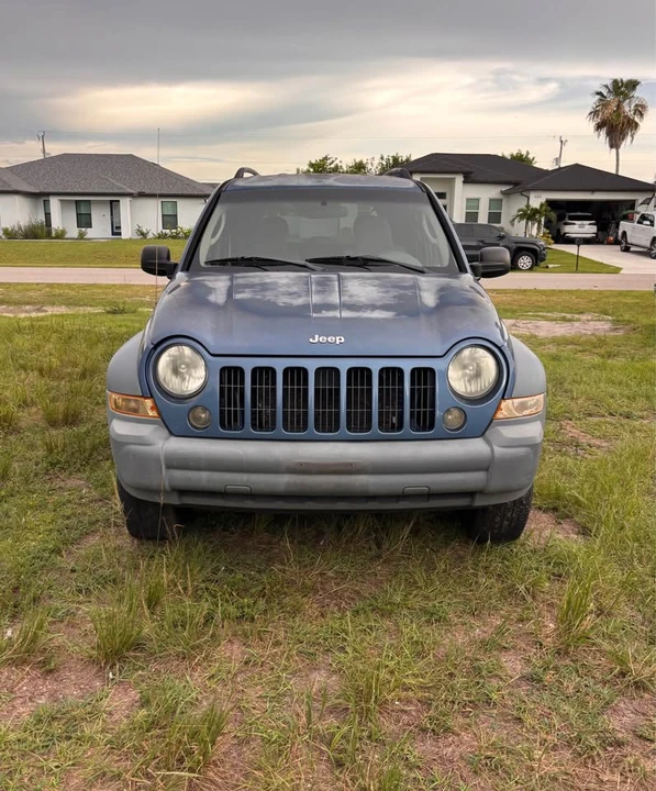 2005 Jeep KJ Liberty - Image 2 of 13