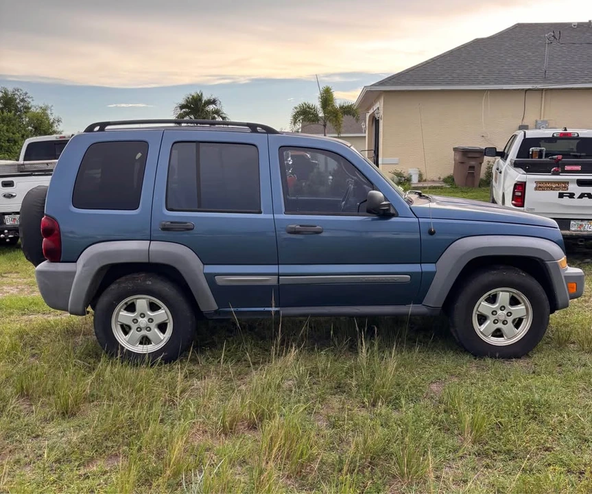 2005 Jeep KJ Liberty - Image 4 of 13